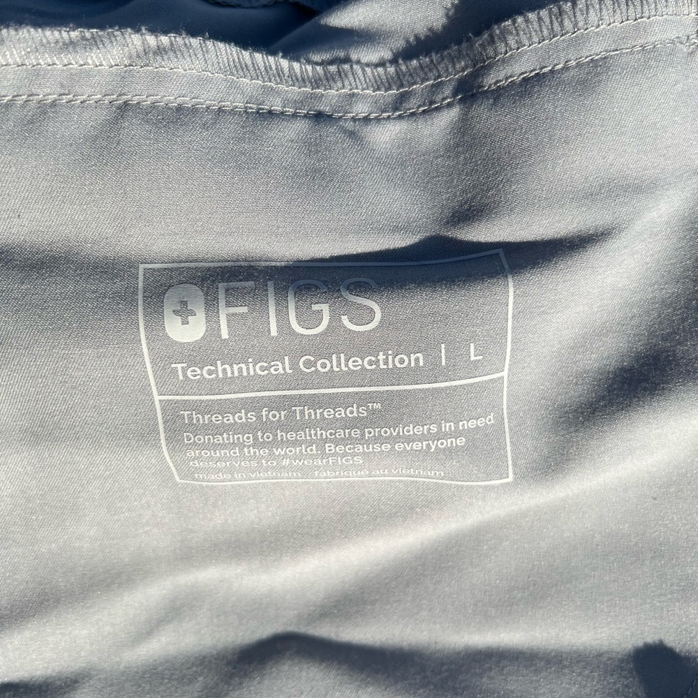 Figs scrub TOP, size LARGE, used/good condition